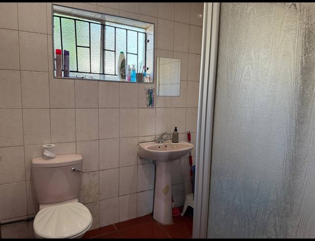 6 BEDROOM HOUSE FOR SALE IN LENNOXTON